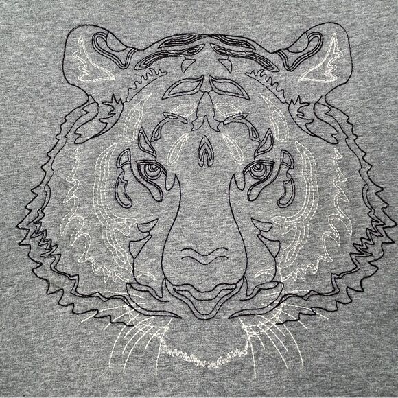 TWO BY VINCE CAMUTO tiger embroidery soft grey sweater, size PM - Picture 3 of 13